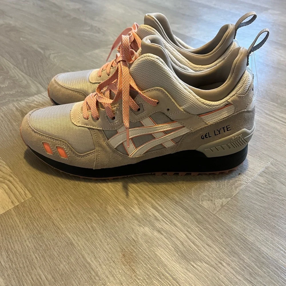 ASICS GEL-Lyte Beige Sneakers with Pink Accents